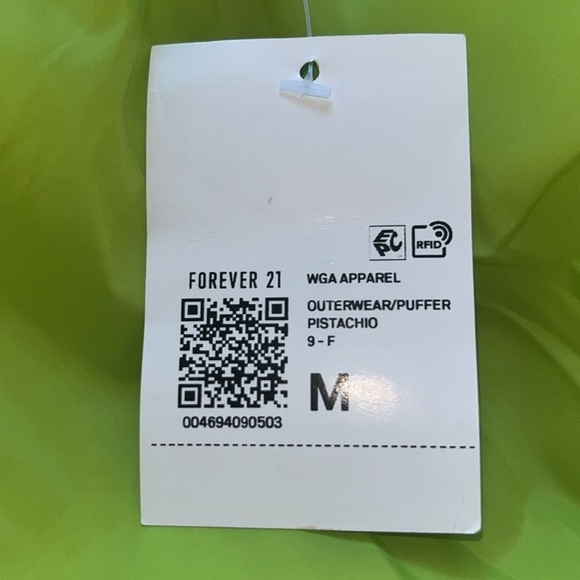 Forever 21 women’s pistachio puffer jacket Size medium - Picture 6 of 10